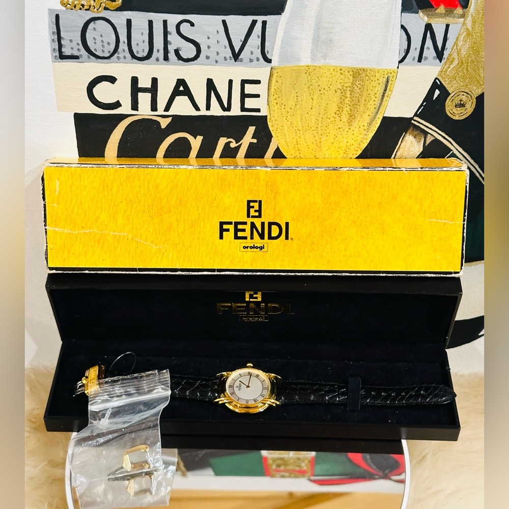 🔥 FENDI WATCH LEATHER STRAP SAPPHIRE CRYSTAL SWISS MADE w/ Box Size 18”